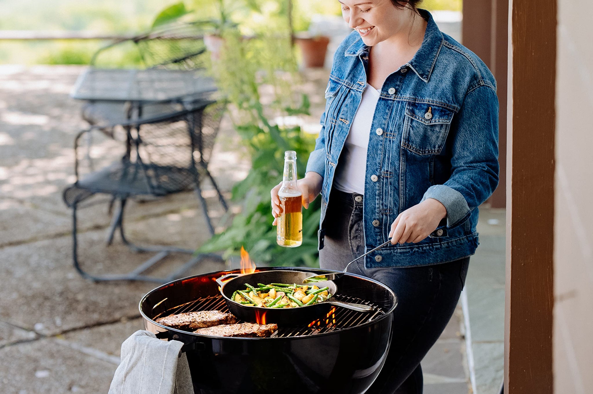 Lodge 10.25 Inch Cast Iron Skillet – Pre-Seasoned Frying Pan with Teardrop Handle – Oven, Stovetop, Grill & Campfire Use – Made in USA – Durable, Non-Toxic, Even-Heating Cookware – Black